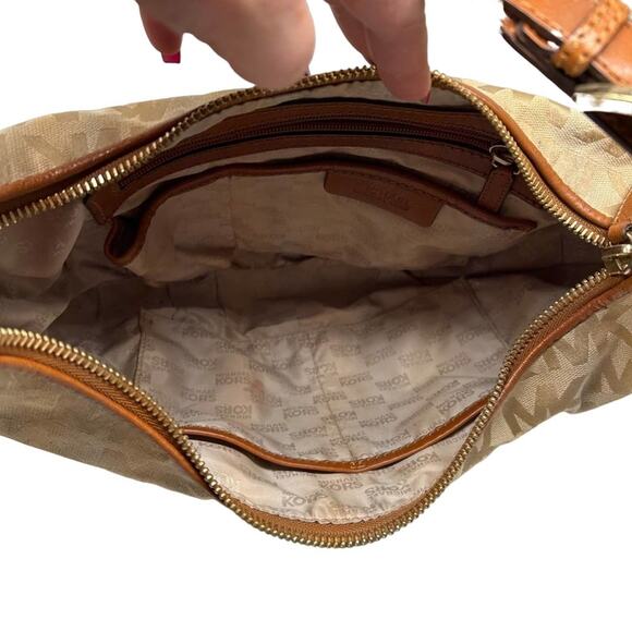 Michael Kors Logo with extra hardware EUC - Picture 8 of 9